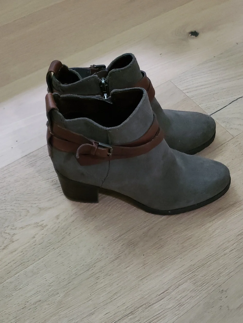 Sam Edelman Heeled Boots 7 1/2 Ankle Booties Grey